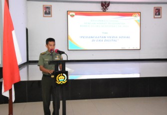 Letkol Inf Edi Herianto saat membuka komsos bersama aparat pemerintah daerah. Kamis (19/05/2022)