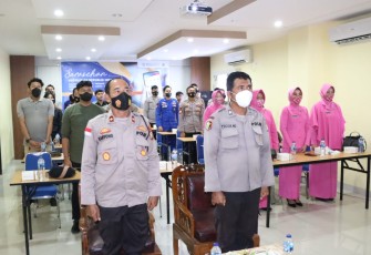 Jajaran Polres Lingga saat mengikuti Sosialisasi BPJS secara Virtual, Kamis (19/5/2022)