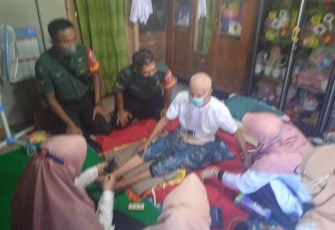 Babinsa dan berbagai pihak  peduli dengan warganya 