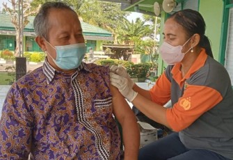 Salah satu peserta saat menjalani vaksinasi, Sabtu (21/5/2022)