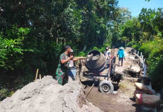 Berjibaku pembuatan talud di desa Ketanggung