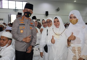 Kapolrestabes bersama calon jamaah haji