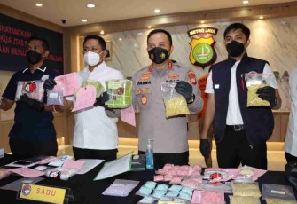 Barang bukti narkoba saat conference pers di Mapolres metro Jakbar
