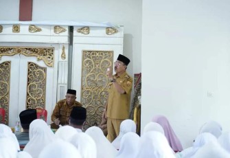 Bupati Labusel, saat membuka acara manasik ratusan calon jamaah haji, Selasa (24/5/2022).