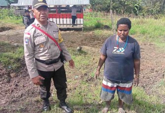 Elena Labene sangat berterimakasih kehadiran program Kasuari membantu kehidupan keluarganya 