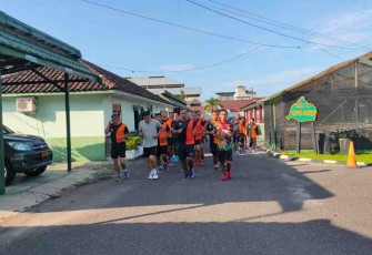Menjaga kebugaran dengan jalan santai