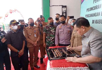 Bupati Kotim saat meresmikan Gedung Public Safety Center 