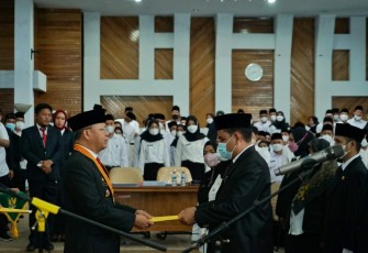 Penyerahan SK Pengangkatan CPNS dan SK PPPK Guru Tahap I secara simbolis, di Gedung Serba Guna Pemprov Bengkulu, Rabu (25/5).