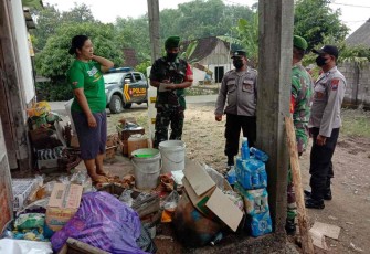 Pasar tradisional Kedungprahu cek harga minyak goreng 