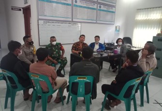 Sertu Edi mediasi rapat sengketa tanah warga binaannya
