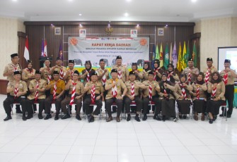 Foto bersama pada Rakerda Gerakan Pramuka Bengkulu Tahun 2022, di Aula BPSDM Provinsi Bengkulu, Jum'at (27/05/2022) malam.