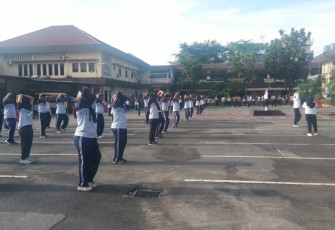 Usai apel pagi personel olahraga bersama di lapangan Polrestabes Medan