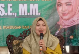 Anggota DPRD Jatim dapil XIV, Nurfitriana, saat reses, Selasa (31/5/2022).