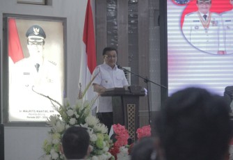 Wali Kota Bitung, Maurits Mantiri, saat menyampaikan sambutan.