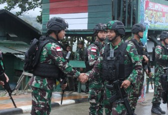 Dansatgas Yonif 142/Kj kunjungi pos jajaran berikan semangat anggota 