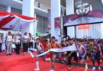 Kasad kibarkan bendera dimulainya road run 10k