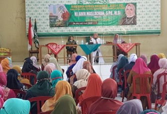 Wakil Ketua DPRD Jatim, Anik Maslachah, saat Reses II di Kantor MWC NU Tarik, Kabupaten Sidoarjo, Sabtu (4/6/2022).