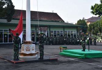 Pelaksanaan upacara di halaman Korem 073/Makutarama