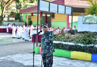 Danrem 091/ASN saat menjadi Irup di SDN 002 Samarinda Kota