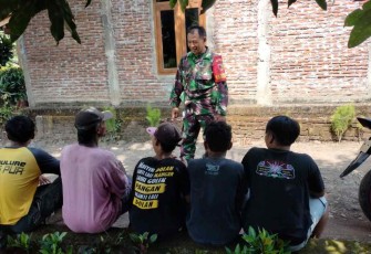 Serka Siswanto saat komsos bersama warga binaan
