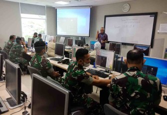Pelatihan jurnalistik dan Microsoft Excel prajurit Korem 052/Wkr