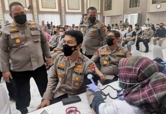 Baksos donor darah sambut HUT Bhayangkara Ke-76 di Polda Jatim