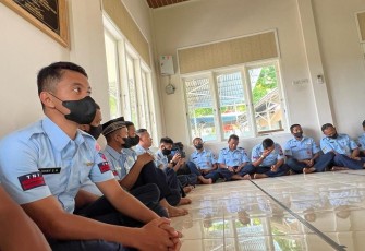 Pembinaan mental prajurit lanud MUS usai shalat Dzuhur berjamaah