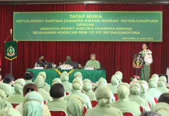 Pengarahan Ketua Persit Daerah XII/Tpr Helly Sulaiman Agusto