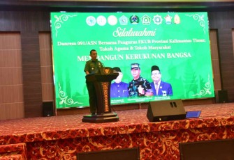 Kasiops Kasrem 09/ASN saat memberikan sambutan acara silaturahmi pengurus FKUB Prov Kaltim