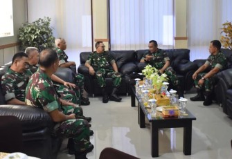 Danrem saat menerima Tim Audit Itjen TNI di Korem 081/DSJ 