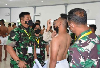 Danrem 023/KS saat cek langsung kesehatan catar Akmil 