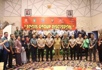 Poto bersama usai Pangdam XII/Tpr menjadi narasumber FGD SLISN