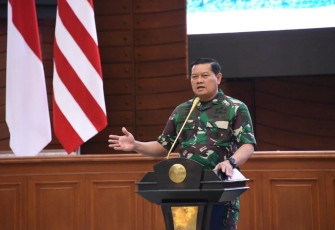 Kasal saat memberikan pengarahan perwira tinggi TNI AL di Wisma Elang Laut Jakarta 