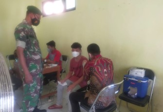 Vaksinasi warga binaan di desa Kasreman