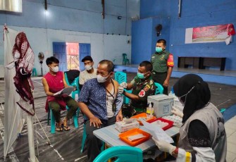 Serbuan Vaksinasi warga di gedung serba guna kelurahan Petung