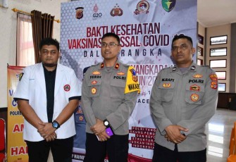 Polres Aceh Timur Menggelar Pengobatan Gratis dan Vaksinasi Massal.