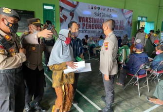 Giat Vaksin dan Pengobatan Umum Polres Klaten Sambut HUT Bhayangkara ke-76