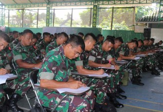 Prajurit Yonif 611/Awang Long saat Pembekalan MTT PPKM TNI-AD 