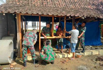 Bantu warga merehab rumah tidak layak huni