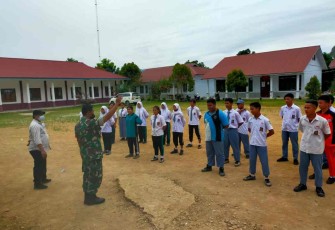 Antusias siswa mengikuti Wasbang yang diberikan Babinsa Koramil 05/TP