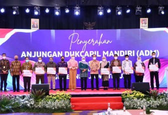 Seremoni penyerahan mesin ADM untuk seluruh wilayah provinsi Jatim