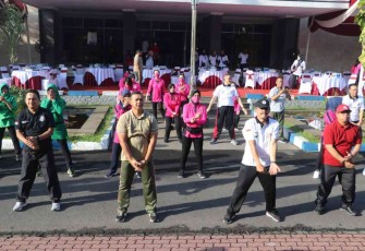 Olahraga bersama TNI-POLRI di halaman kantor Pemkab Tulungagung 