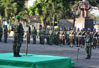 Dandenkesyah 04.04.03 sebagai inspektur upacara mingguan Korem 073/Mkt