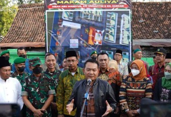 Kasad saat memberikan keterangan di komplek makam keluarga ulama besar Sidoarjo 