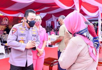 Kapolri saat memberikan baksos religi di mabes Polri Jakarta 