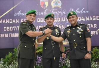 Danrem 081/DSJ foto bersama usai sertijab Dandim 0803/Madiun