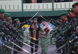 Penerimaan Dandim baru dengan tradisi Pedang Pora Kodim 0807/Tulungagung 