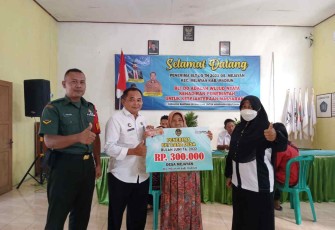 Serda Sudjiono dampingi warga binaannya menerima BLT DD 