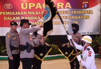 Kapolda Kalteng saat pencucian Pataka Manunggal Dharma Karya Jaya