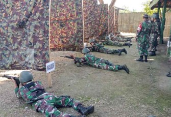 Latihan menembak Laras panjang prajurit Kodim 0807/Tulungagung 